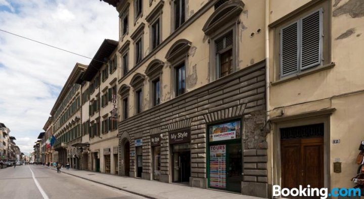 Firenze Rentals Suite Cavour