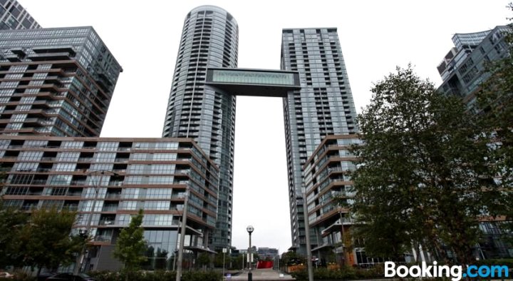 多伦多市中心豪华家具公寓(Luxury Furnished Suites - Downtown Toronto)