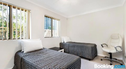 Castle Hill Modern Two Bedroom Apartment (34Mer)