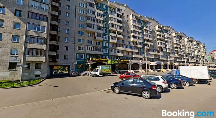总督大道站威斯塔公寓酒店(Apartment Vesta on Komendantsky)