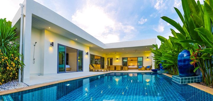 普吉岛拉葳全屋别墅酒店(Rawai Villa by Fullrooms Phuket)