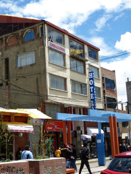 普诺茵巴哈多尔酒店(Hotel Embajador Puno)