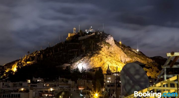 雅典美丽顶层公寓(Beautiful Penthouse in Athens)