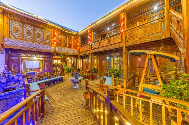 丽江芸尚爱莲说精品客栈(原浮生偶遇连锁丽江逸飞院)