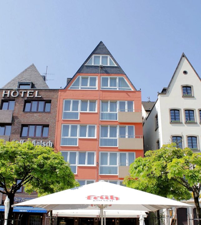 德瑞科罗恩酒店(Hotel Drei Kronen)