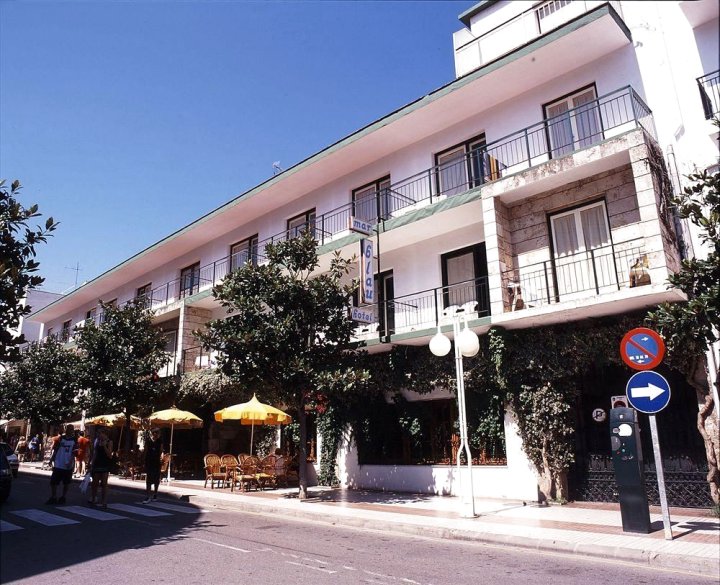 多萨德马尔酒店(Hotel Marblau Tossa)