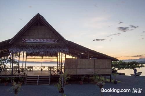 阿洛陶海滨旅馆(Alotau Waterfront Lodge)