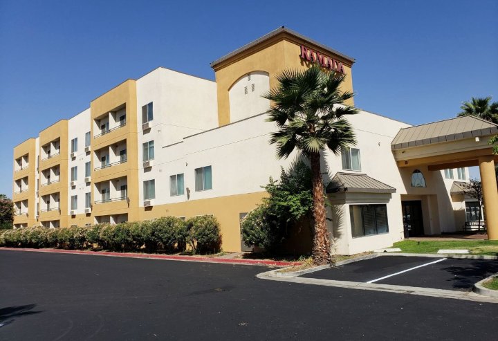 贝克斯菲尔德华美达高级酒店(Ramada by Wyndham Bakersfield North)