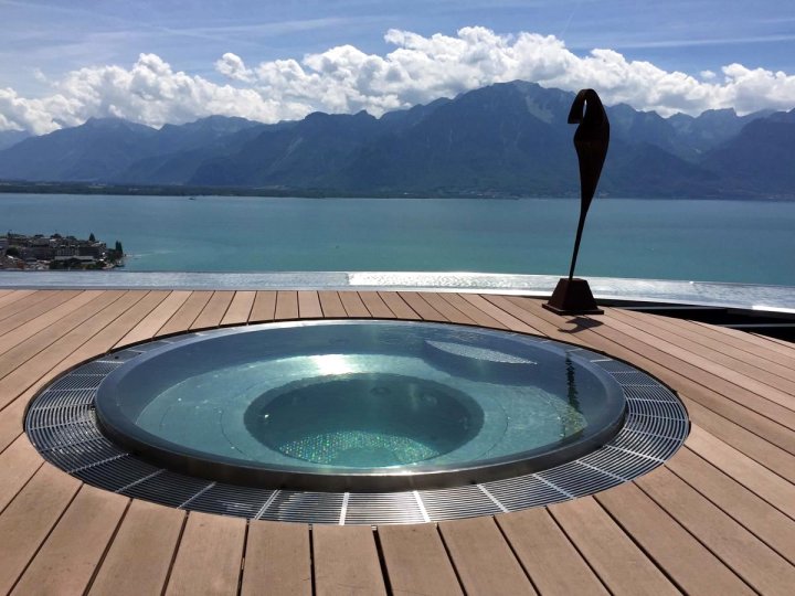 蒙特勒德克住宿加早餐旅馆(Montreux Deck)