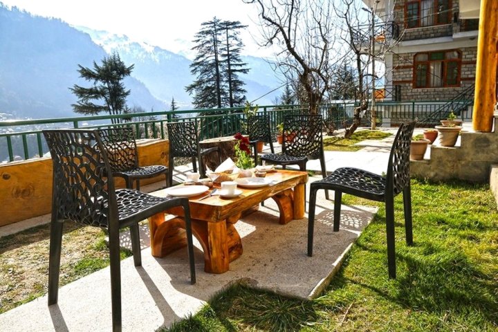 垂尔马拉里山开放天空酒店(Hotel Mountain Trail Manali)