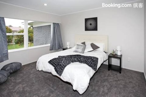 普基科希住宿加早餐旅馆(Pukekohe B&B)