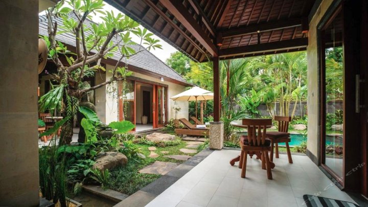 乌布布瓦纳提尔塔别墅(Buana Tirta Ubud Villa)