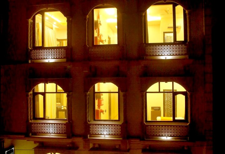 里维拉宫酒店(Hotel Rivera Palace)