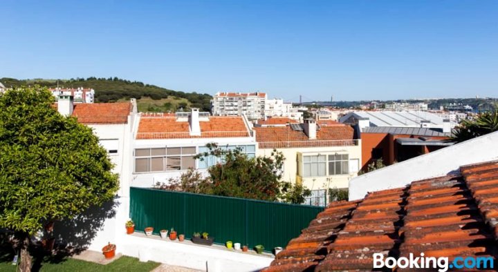 里斯本海岸阿尔热什村之家 2 号酒店(Algés Village Casa 2 by Lisbon Coast)