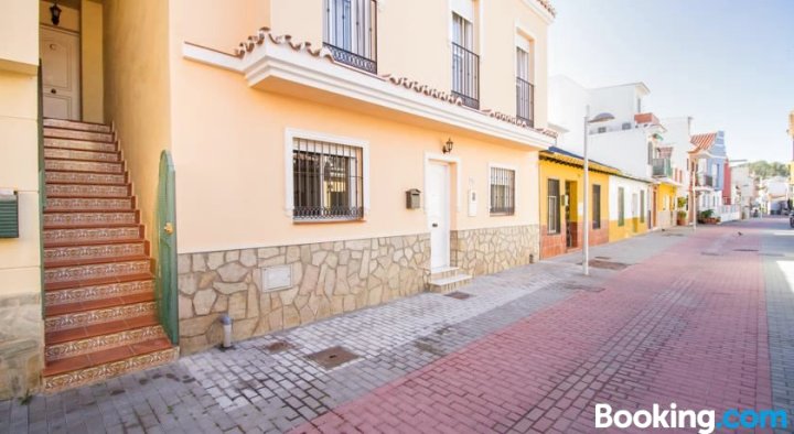 Cosy One Bedroom Next to The Beach