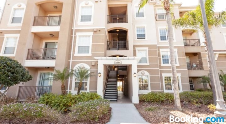 Breakview Dr | 3002-Deluxe Two Bedroom Apartment