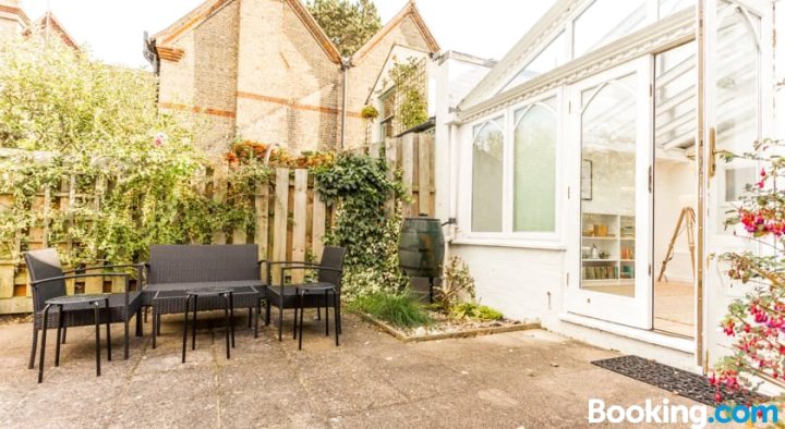 Large and Bright 3 Bed Home in Cambridge