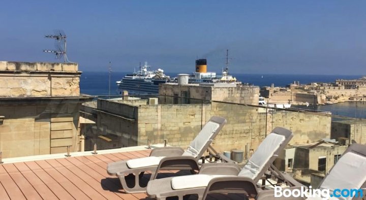 Valletta Harbor Views Penthouse