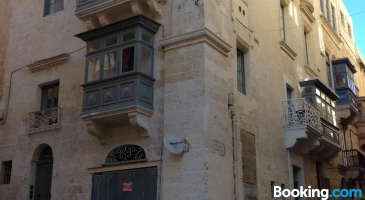 Borgo San Pawl Valletta Apartments - Duplex 2-Bedroom Apartment