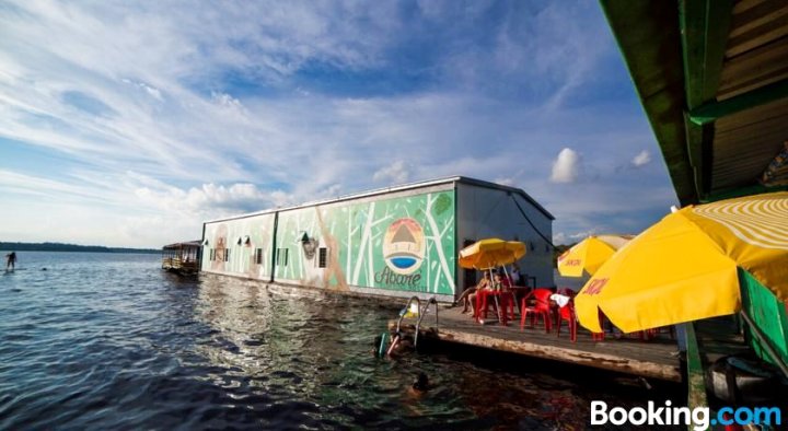 Abaré House Floating Hostel