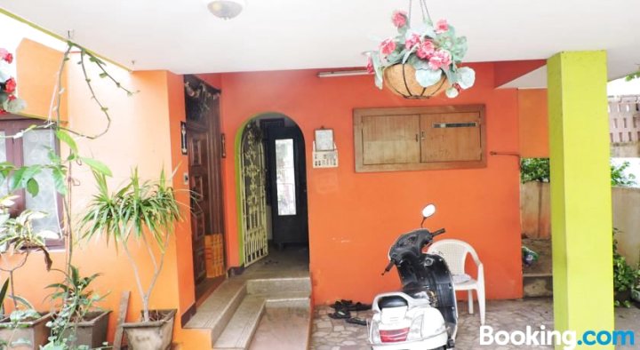 Huge Bungalow at Walking Distance to Main Bus Stand
