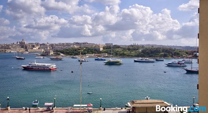 Sliema Apartment with Seaviews