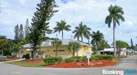 Fort Myers Beach Resort One-Bedroom Park Model 2