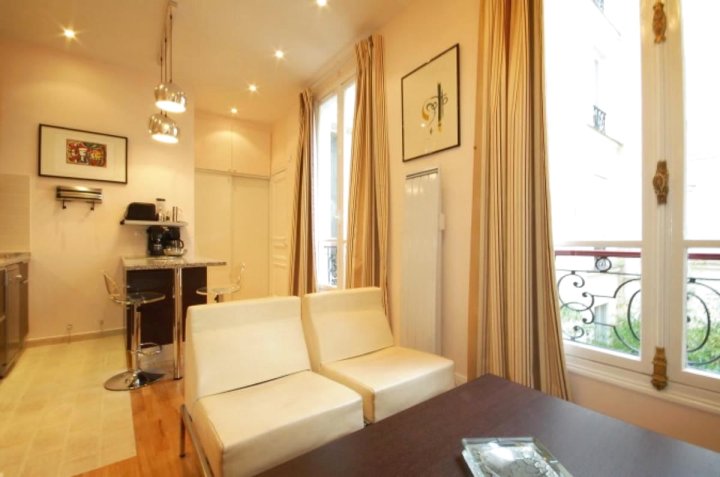 Apartment Jean du Bellay - 2 Adults