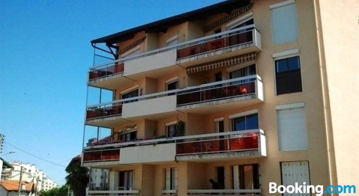 Apartment Appartement Voltaire : Appartement Avec Terrasse Proche Plages