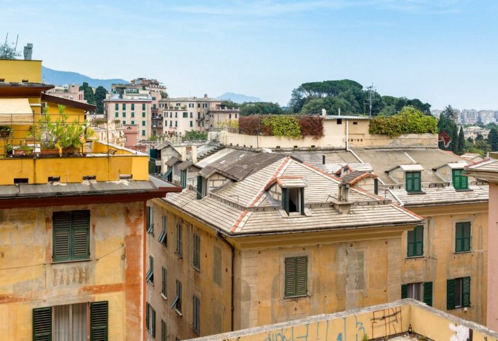 Hintown on Genova's Roof