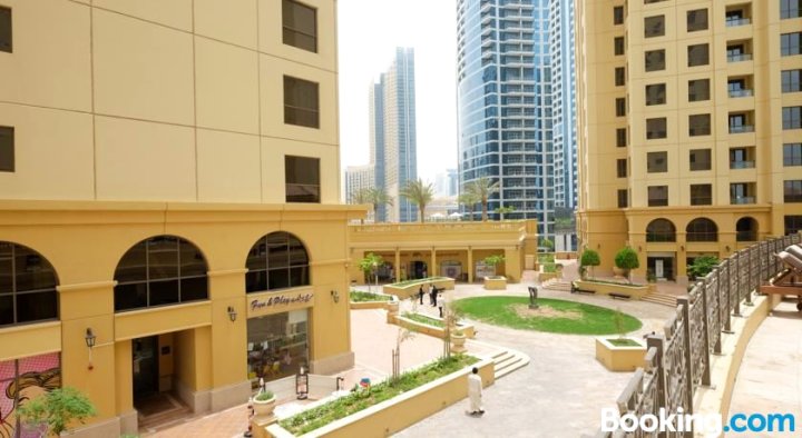 Hometown Apartments - Incredible Sea View Holiday Rental 2Br on JBR