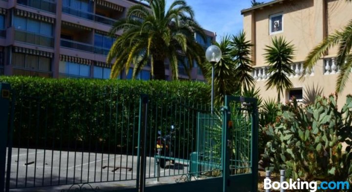 Appartement Golfe Juan, 1 pièce, 2 Personnes - FR-1-252-62