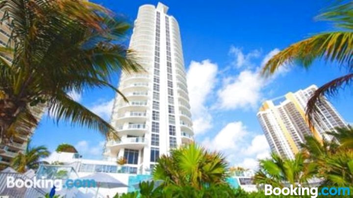 Sunny Isles ocean view 1 bedroom at Marenas Resort 20th