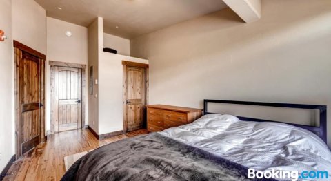 Two-Bedroom with Private Elevator and Hot Tub at Red Bear