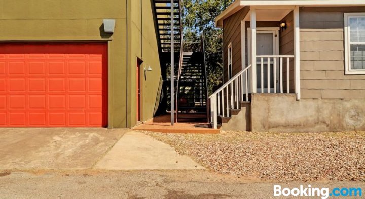 Norwalk House in West Austin Home