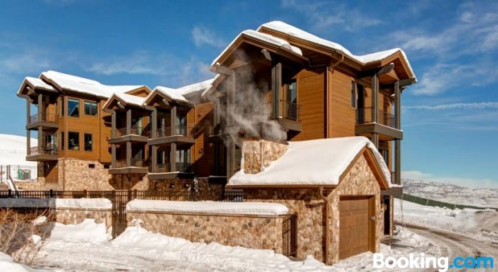 Slope-Side Stunner Townhouse