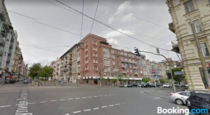 Apartment on 25 Antonovycha Street