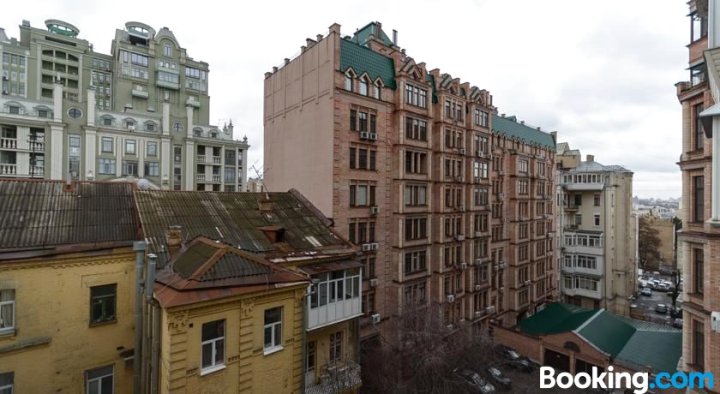 Kiev Accommodation Apartment on O. Gonchara st.
