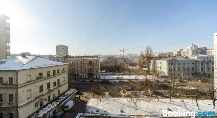 Apartment on Saksaganskogo 54/56