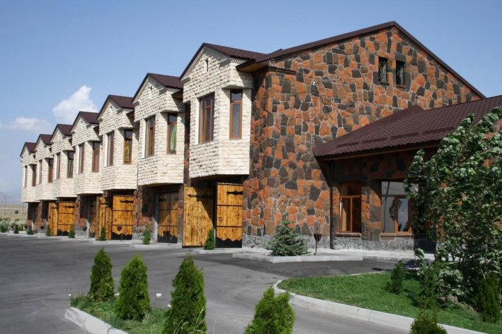 Tsirani ApartHotel