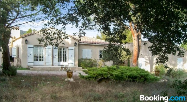 Maison de 4 Chambres Avec Piscine Privee Jardin Amenage et Wifi a Cucuron