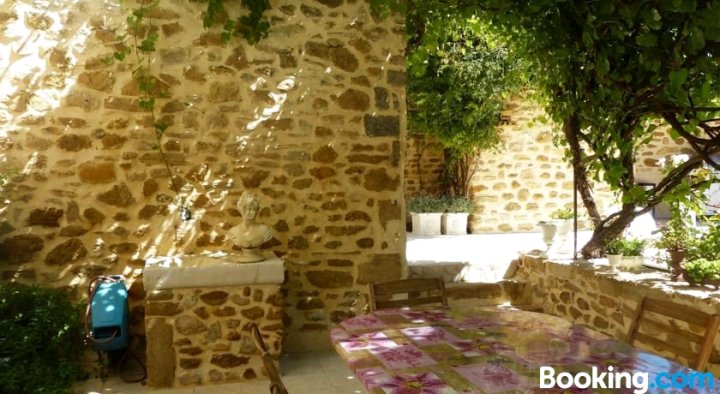 Villa de 5 Chambres Avec Piscine Privee Jardin Clos et Wifi a Uchaux