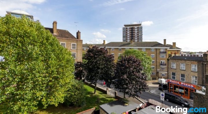 Airy and Modern 2 Bed Flat in Marylebone