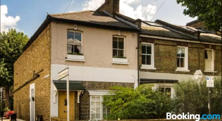 Entire Home in Chiswick 10 Minute Walk to Tube Station