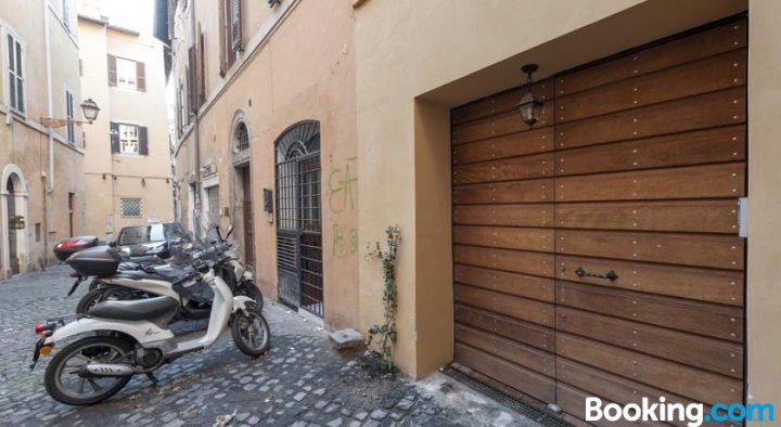 Awesome Duplex in Campo De' Fiori Area