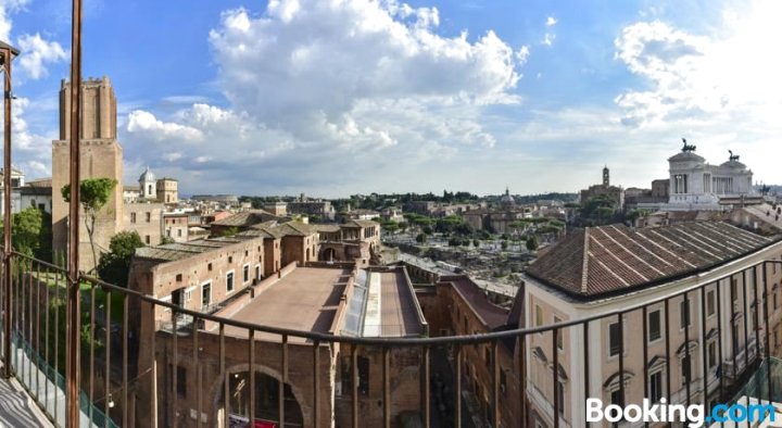 罗马近在咫尺阳台公寓酒店(Rome at Your Feet Apartment with Terrace)