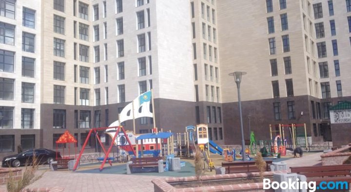 Ernaz Plus Apartments: Promenade Expo