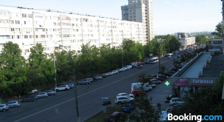 Moscow Avenue 5