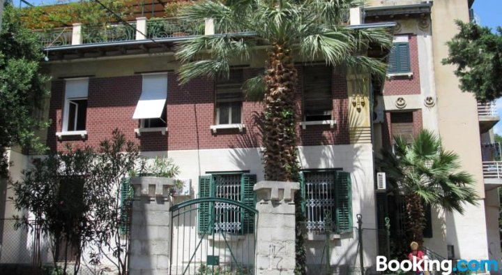 One Bedroom Appartement with City View Enclosed Garden and Wifi at Split 1 km Away from the Beach