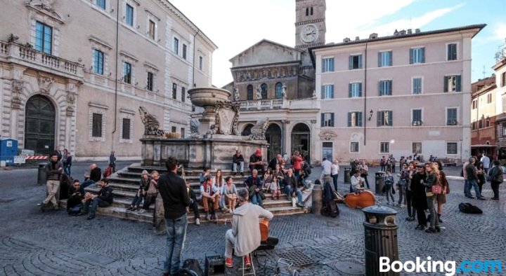 Ancient Trastevere Vespa Loft